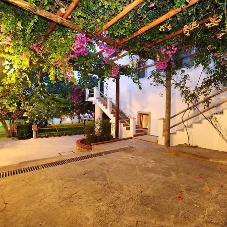Karianda Hotel