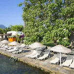Karianda Hotel *