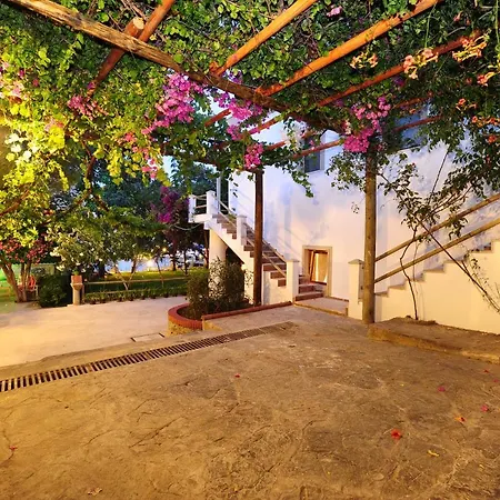Karianda Hotel