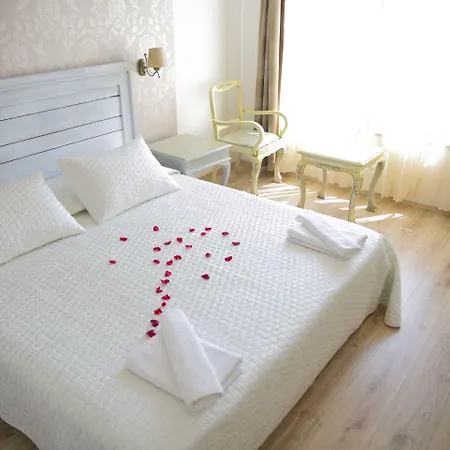 Karianda Hotel *